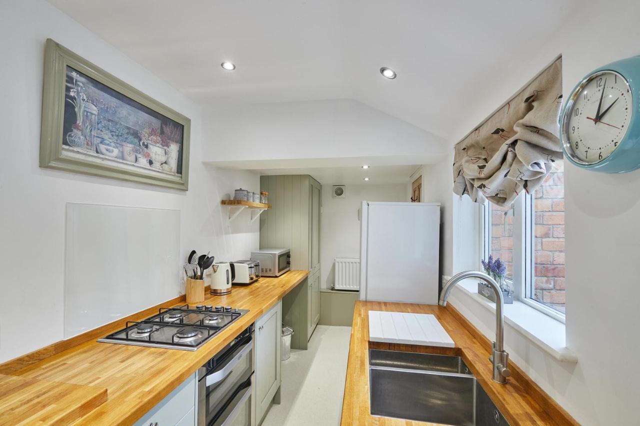 Host & Stay - 1 Coastguard Cottages 스카버러 외부 사진
