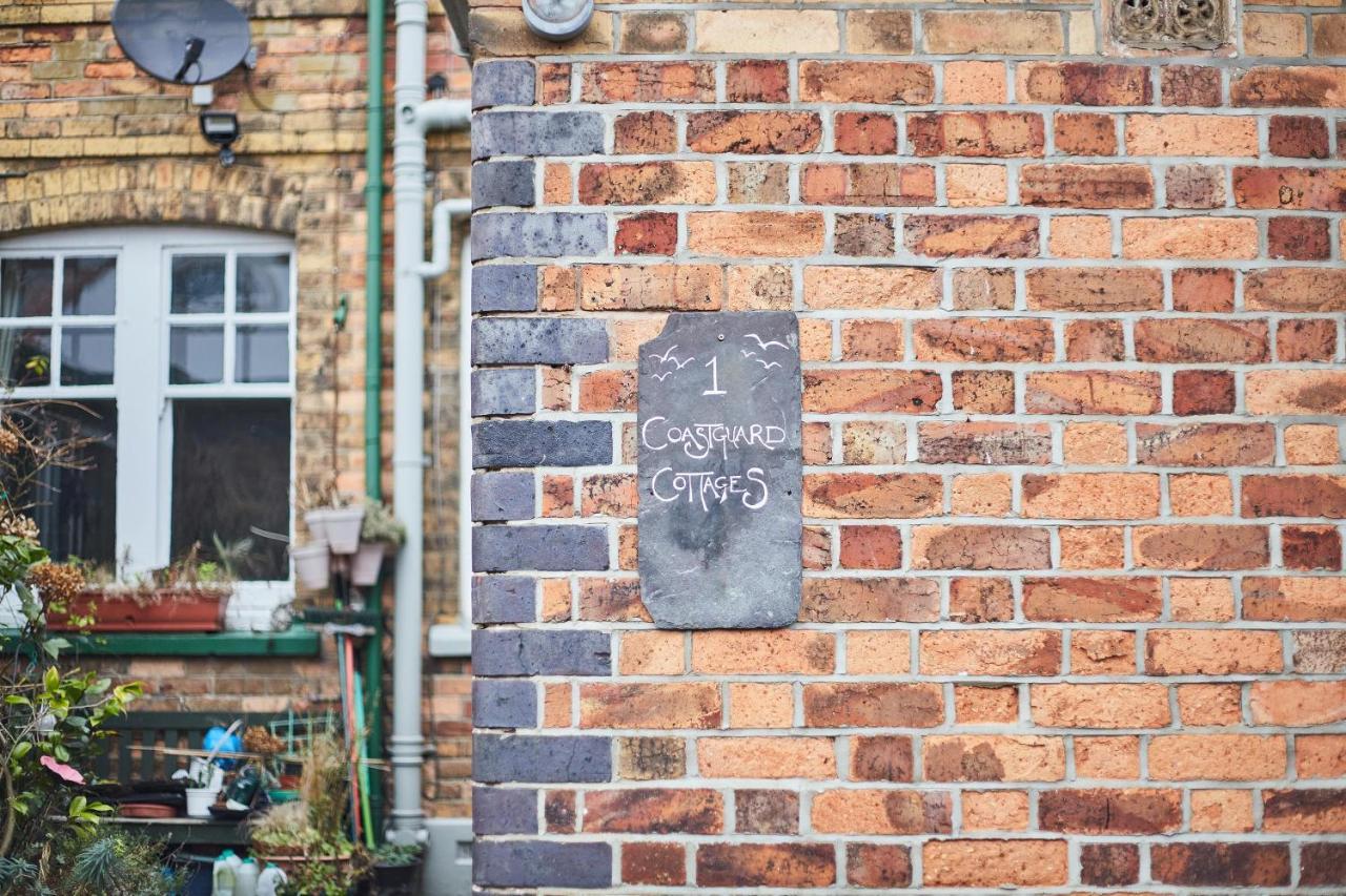 Host & Stay - 1 Coastguard Cottages 스카버러 외부 사진